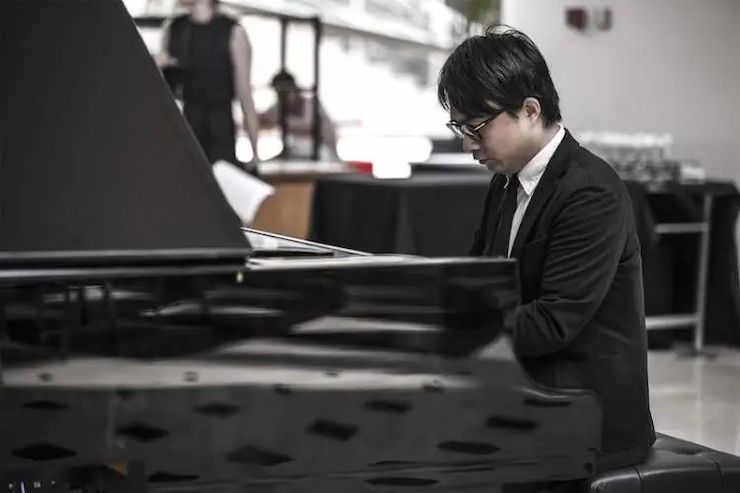 宋思衡的“宅抗疫” | 挑战主播、筹集口罩、闭关作曲，这位取消了20场演出的钢琴家原来这么忙！