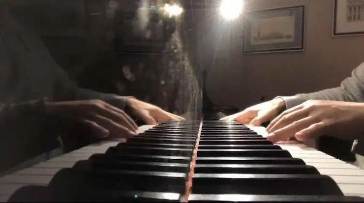 宋思衡的“宅抗疫” | 挑战主播、筹集口罩、闭关作曲，这位取消了20场演出的钢琴家原来这么忙！