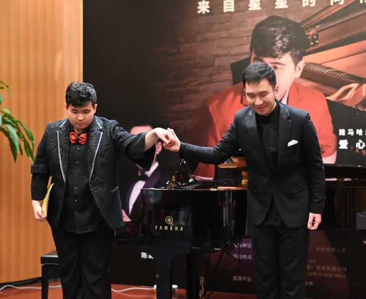 音乐双子星，点亮冬日激情！——尊龙凯时未来艺术家刘明康爱心公益音乐沙龙