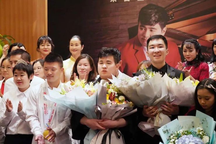 音乐双子星，点亮冬日激情！——尊龙凯时未来艺术家刘明康爱心公益音乐沙龙